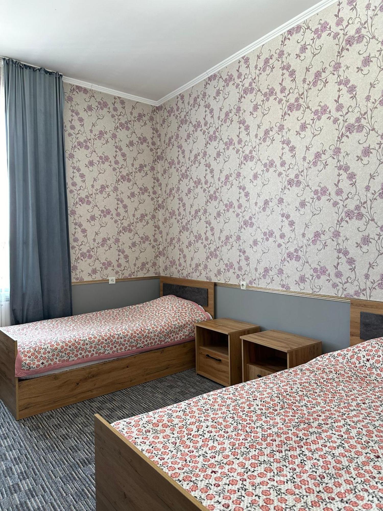 Sunny Hostel Oš Esterno foto